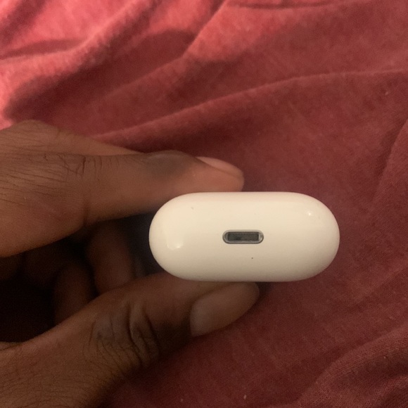 Airpods CHARGING CASE ONLY - Picture 4 of 4